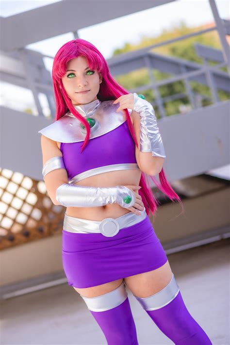 Starfire Cosplay 